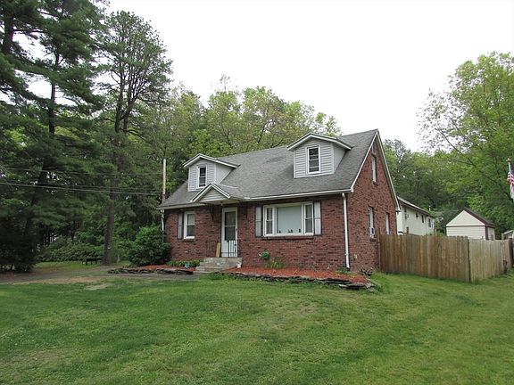 4th image of 10 Bartlett St