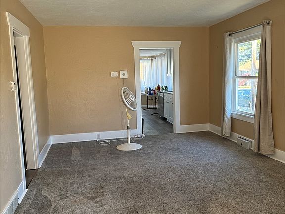 5th image of 802 Broadway Avenue