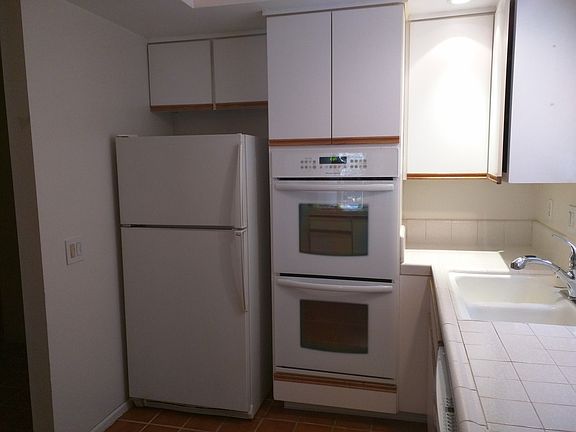 5th image of 540 Hawthorn St APT 1E