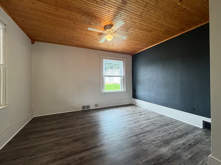 102 W Jefferson St — Photo 13