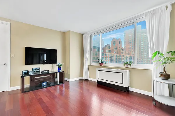 Rented by Cooper & Cooper Real Estate | media 36