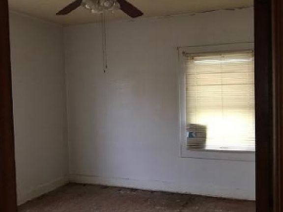 4th image of 1631 Sharon Ave