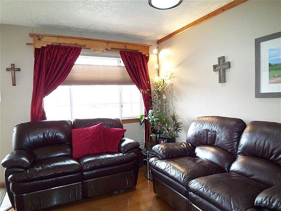2nd image of 11716 La Cueva Ln NE