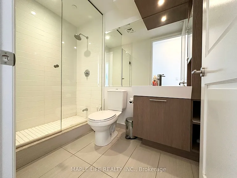 388 Yonge St #7110 — Photo 15