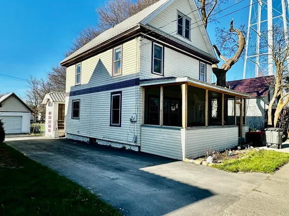 17 Collins St, Chateaugay, NY 12920