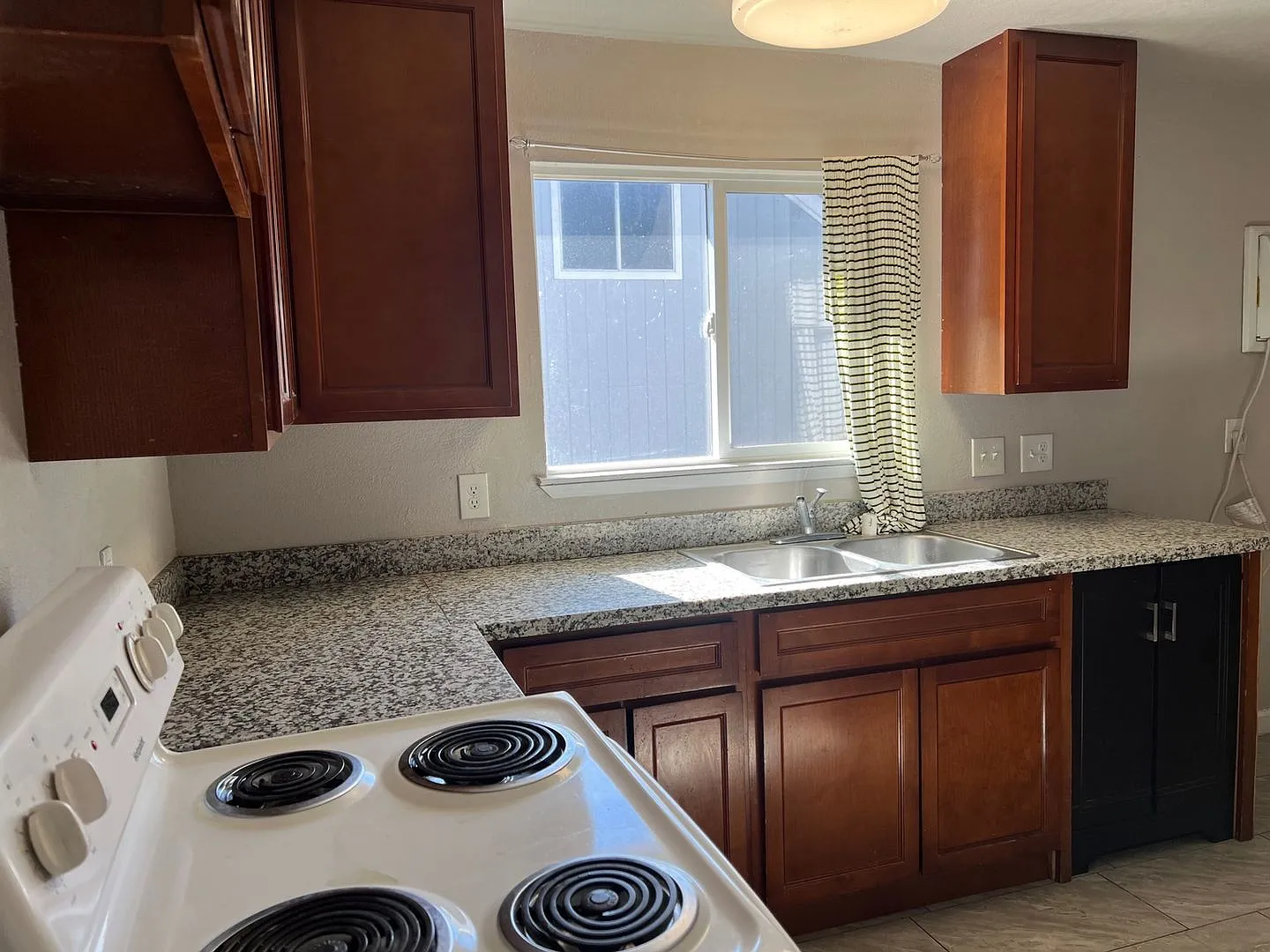 Charming 2BR Condo in Sacramento — Photo 2