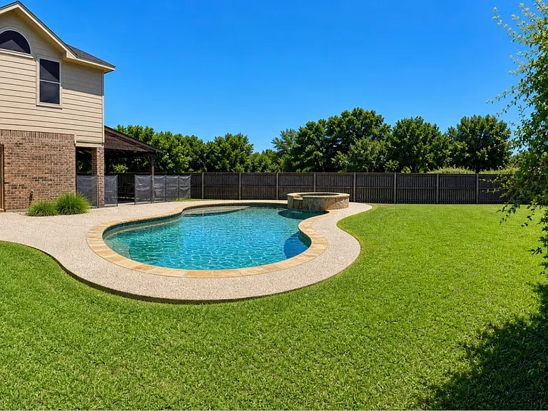 3704 Winding Way — Photo 2