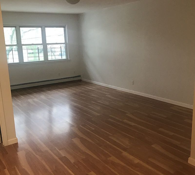 1st image of 14741 Sanford Ave Fl 2