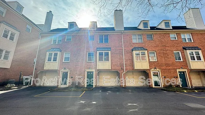 Building Photo - 519 W 20th St