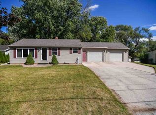 1309 Crestwood Dr, Green Bay, WI 54313