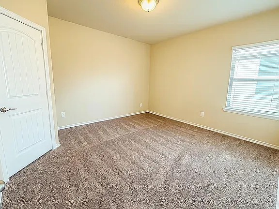 15841 Oak Pointe Dr — Photo 4