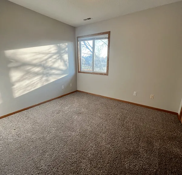 409 W Zeller St — Photo 4