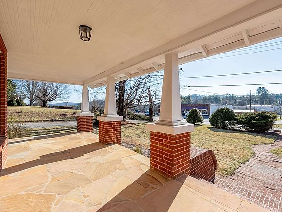 5th image of 1008 W Stuart Dr