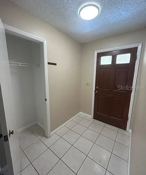 563 Holbrook Cir — Photo 2