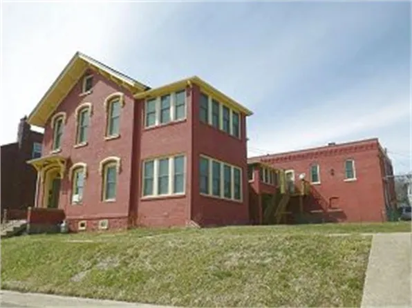 571 Jefferson St, Dubuque, IA 52001