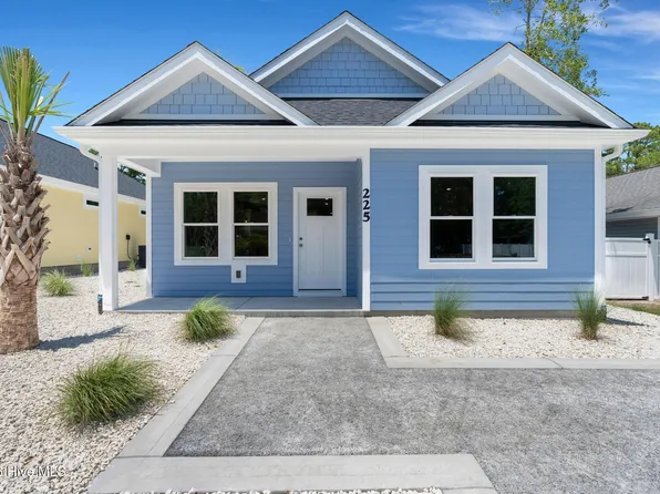 225 NE 75th Street, Oak Island, NC 28465
