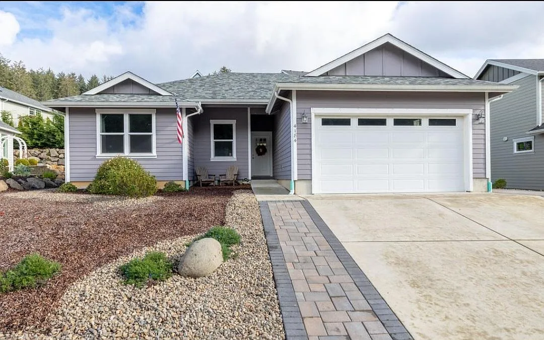 4184 SE Inlet Ave — Photo 1
