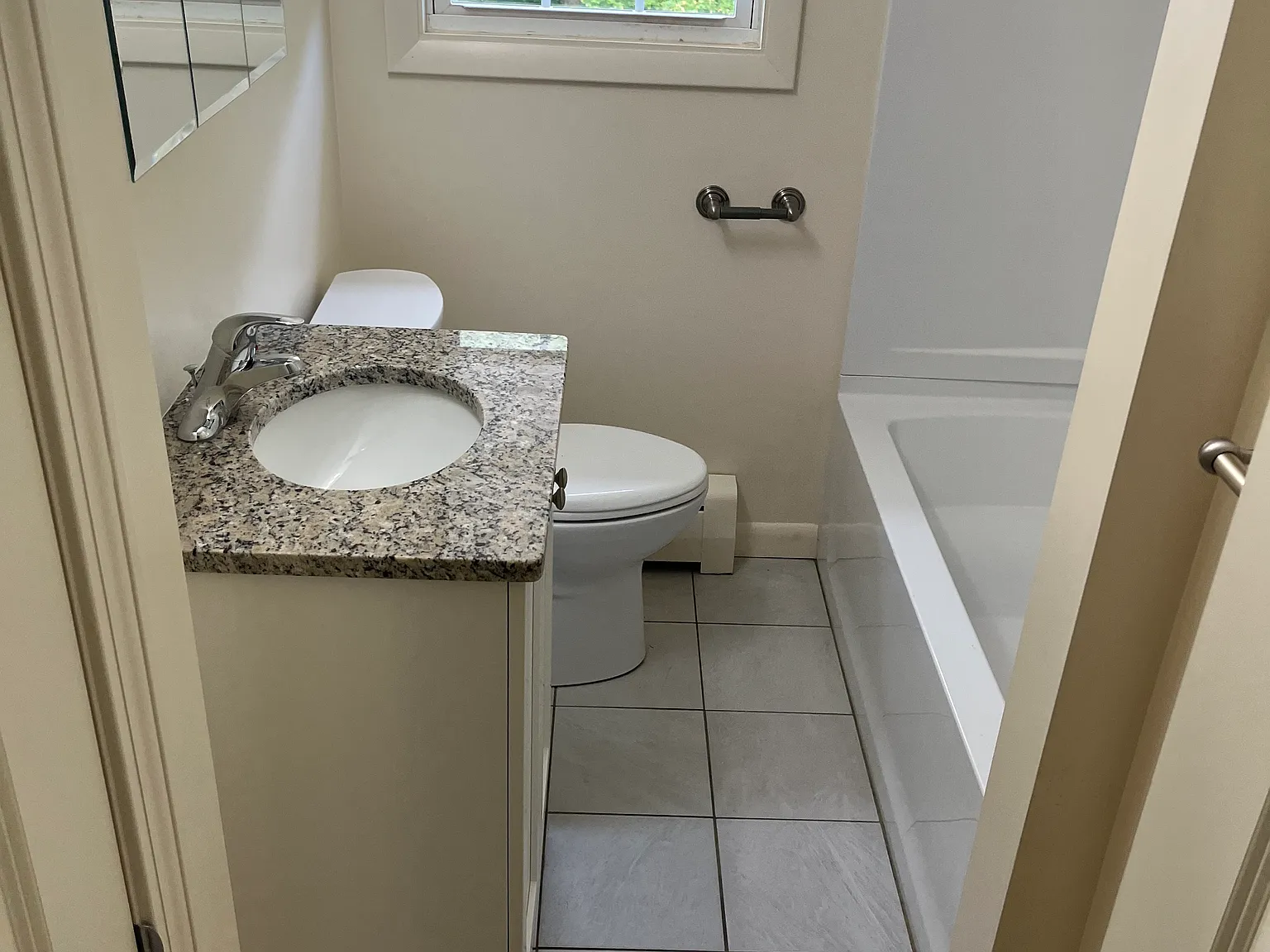 2 bed, 805 sqft, $2,100 — Photo 2