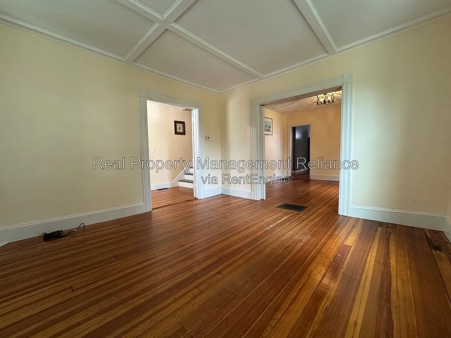 4 bed, 2.0 bath, 1864 sqft, $3,950 — Photo 2
