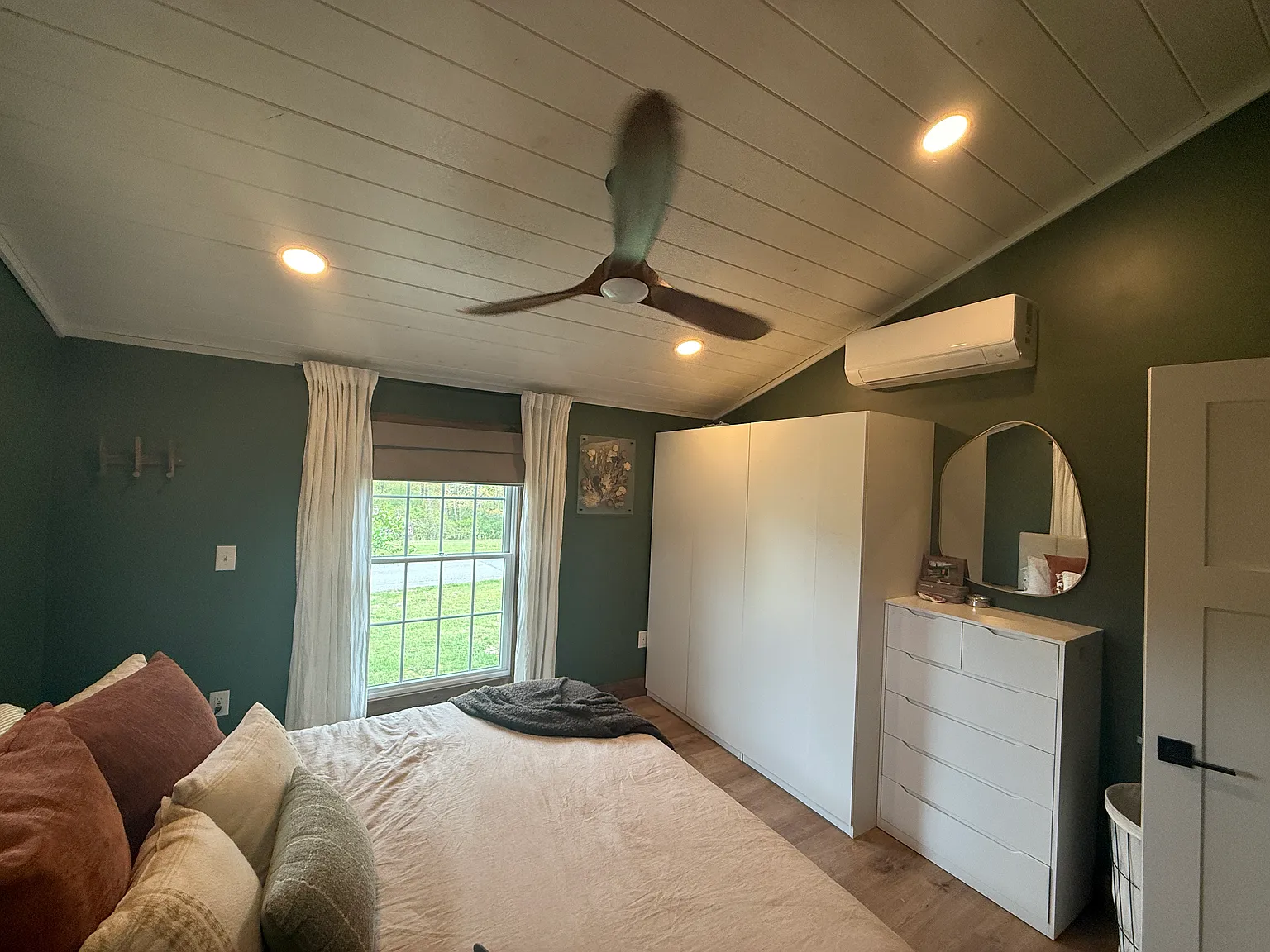 2 bed, 1400 sqft, $2,700 — Photo 4