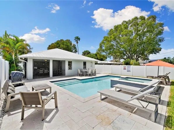 521 102nd Ave N, Naples, FL 34108