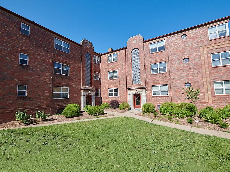 5816-28 Lindenwood Avenue — Photo 14