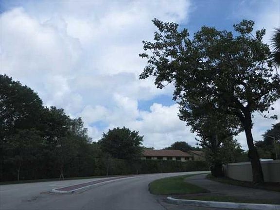 4th image of 2733 S Oakland Forest Dr APT 104