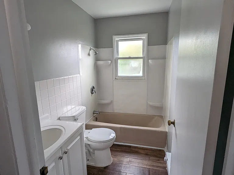 304 Hankes Ave #1 — Photo 9