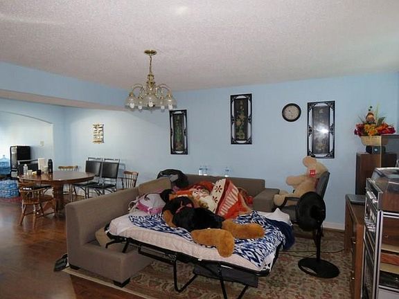 2nd image of 3821 Walnut Park Cir