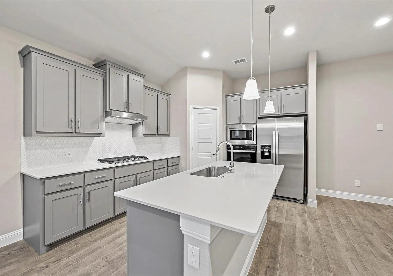 Gorgeous 4 Bedroom 2 Bath Home in Denton, Tx. — Photo 2