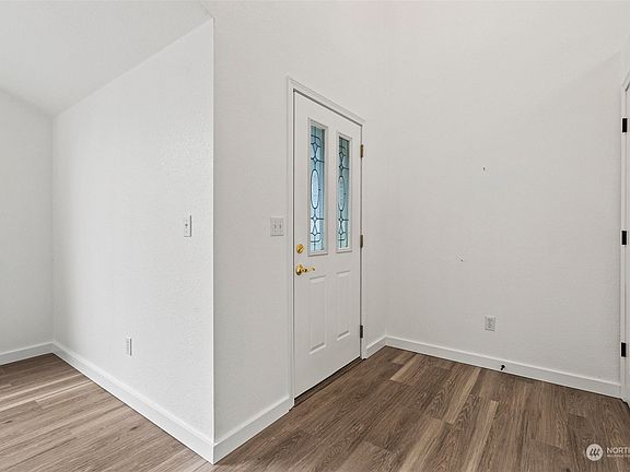 4th image of 8716 Sebastian Drive NE