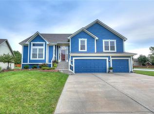 2313 SW Post Oak Ct, Lees Summit, MO 64082