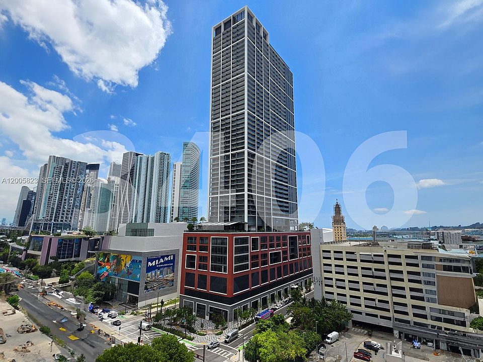 1st image of 601 NE 1st Ave #3406