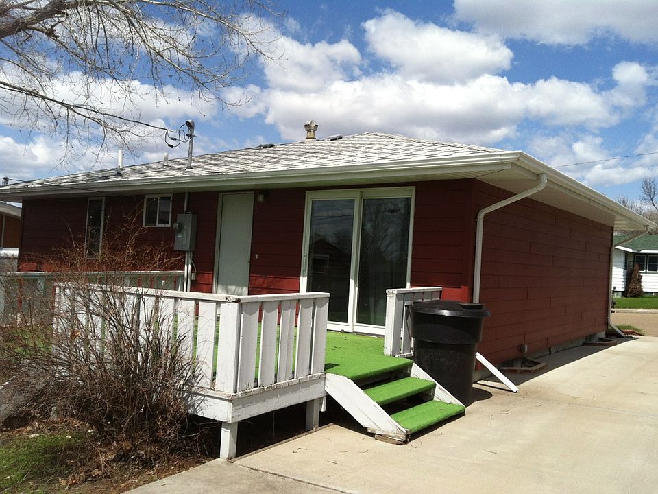 2nd image of 919 11th Ave N