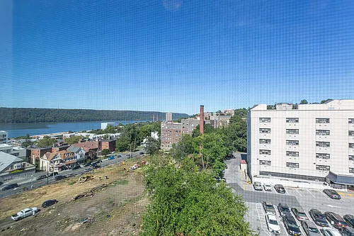 Hudson Blue Photo 1