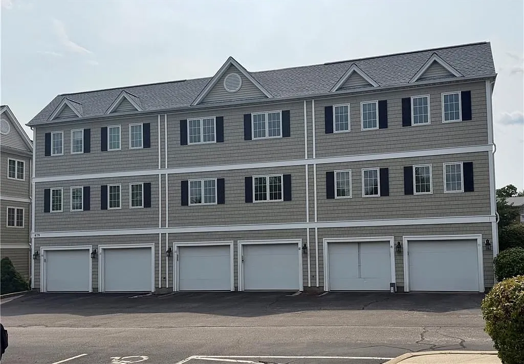 2 bed, 2.0 bath, 1563 sqft, $2,500 — Photo 2