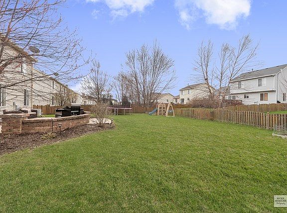 4th image of 2219 Lynn Dr