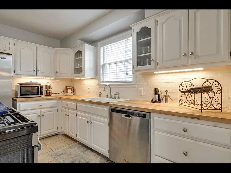 3611 Johnwood Dr — Photo 6