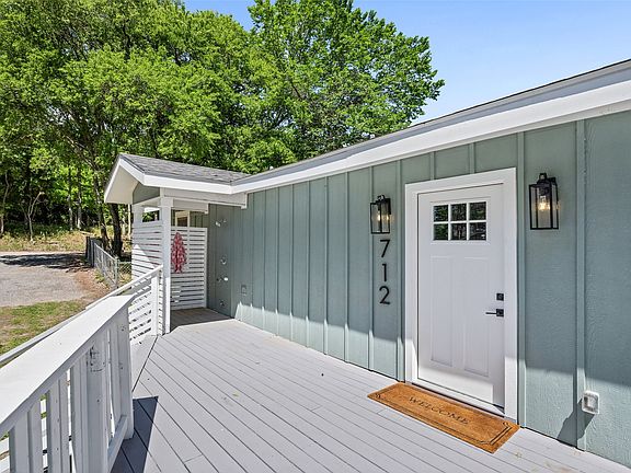 2nd image of 712 W Lake Dr