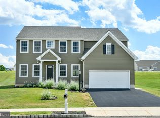 19 Furlong Rd, Douglassville, PA 19518