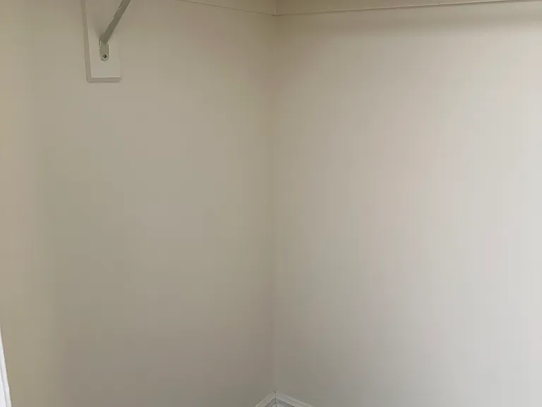 Master Bed Walking closet for Him