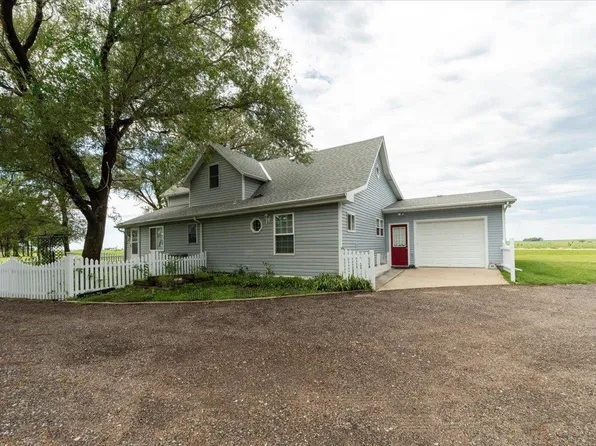 715 E Oliver St, Hastings, NE 68901