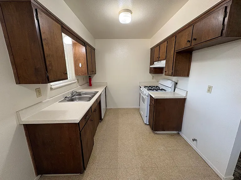 1329 S Liberty St — Photo 14