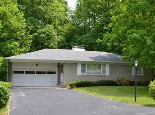 1140 White Oak Dr, Springfield, OH 45504