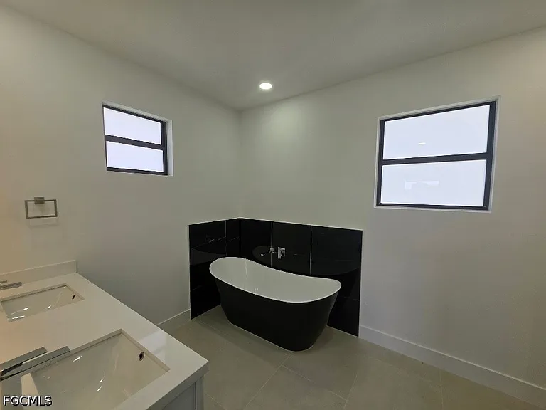 710 Godwid Ave S — Photo 15