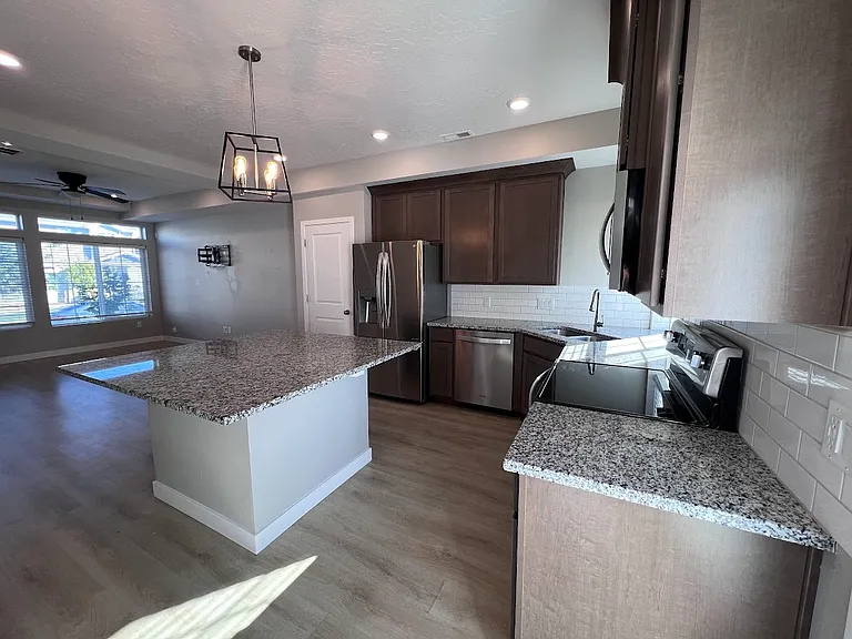 137 E Brushy Canyon St #1 — Photo 10