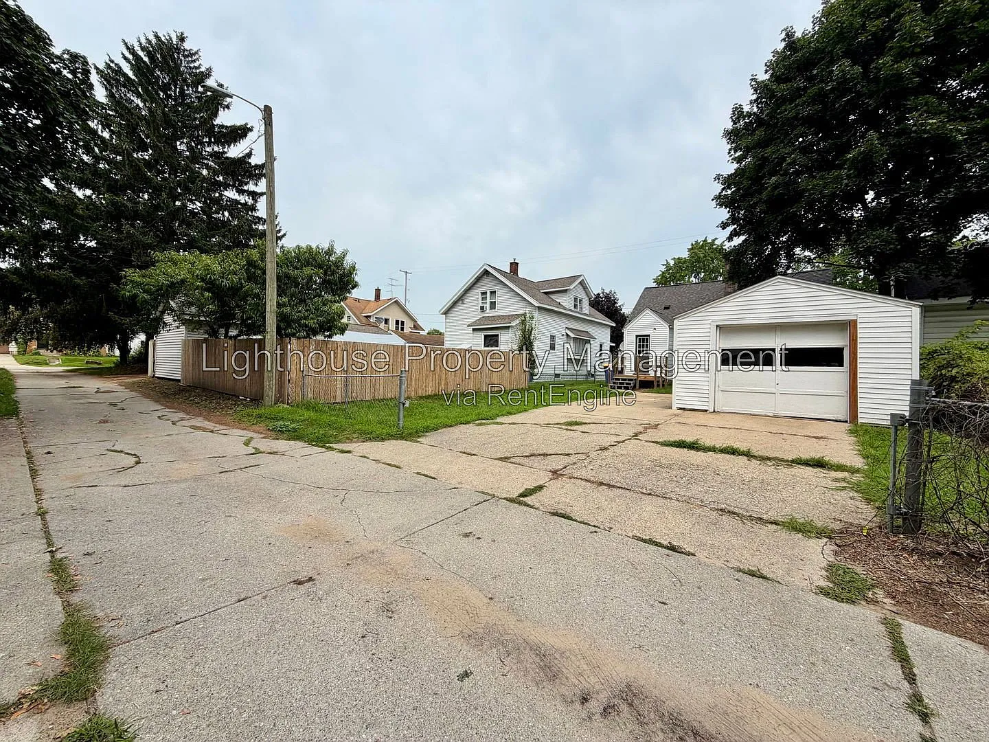 3 bed, 2.0 bath, 1025 sqft, $1,995 — Photo 3