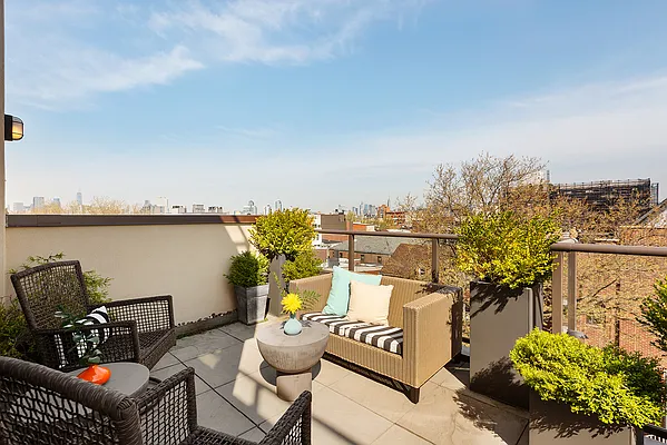 Sold by Compass | media 9
