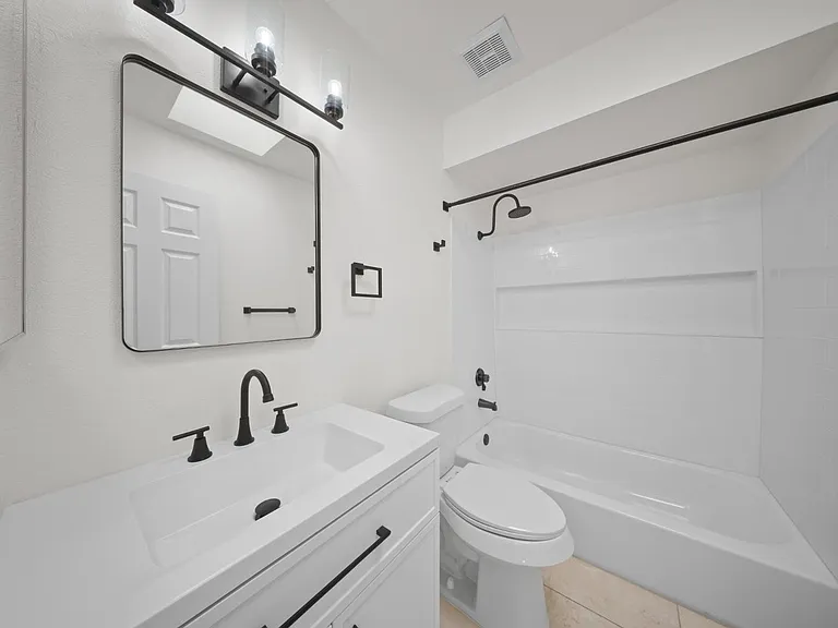 220 N 22nd Pl #2029 — Photo 10