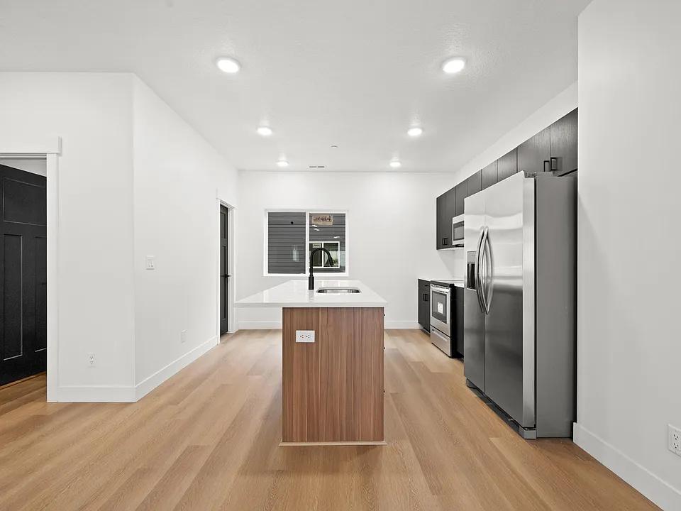 218 W Paxton Ave #5